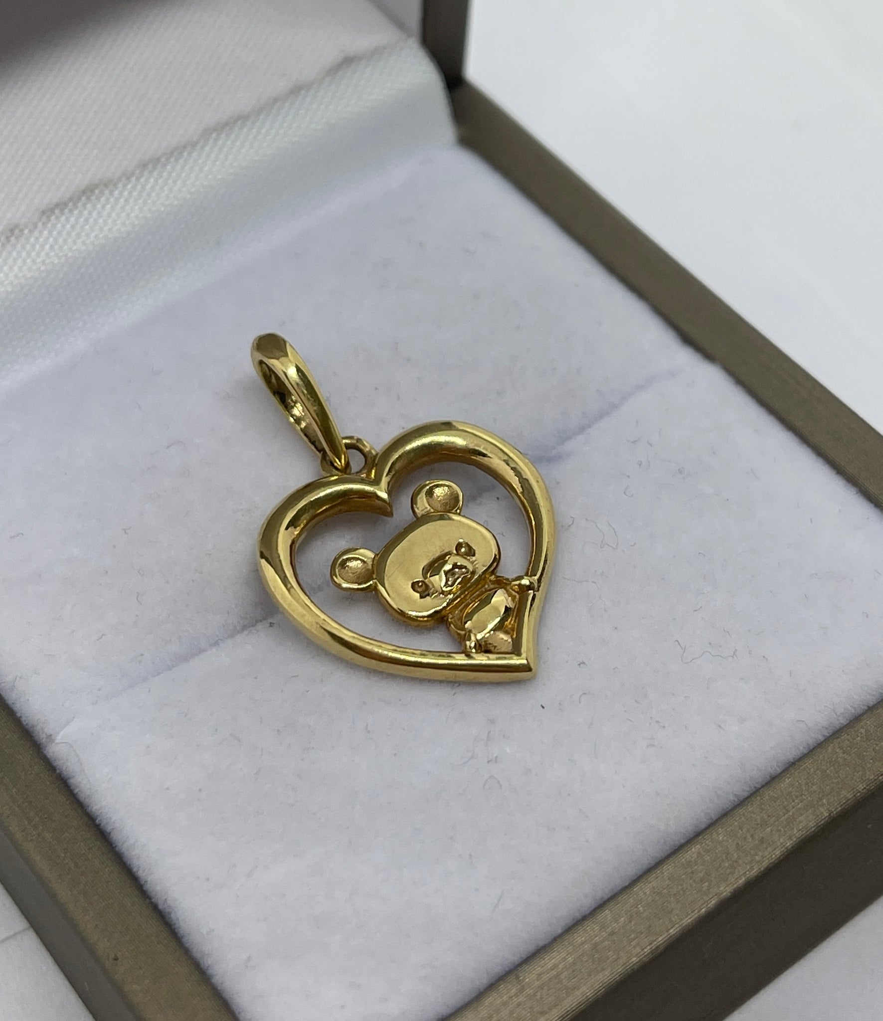 DIJE OSO CORAZON 18K