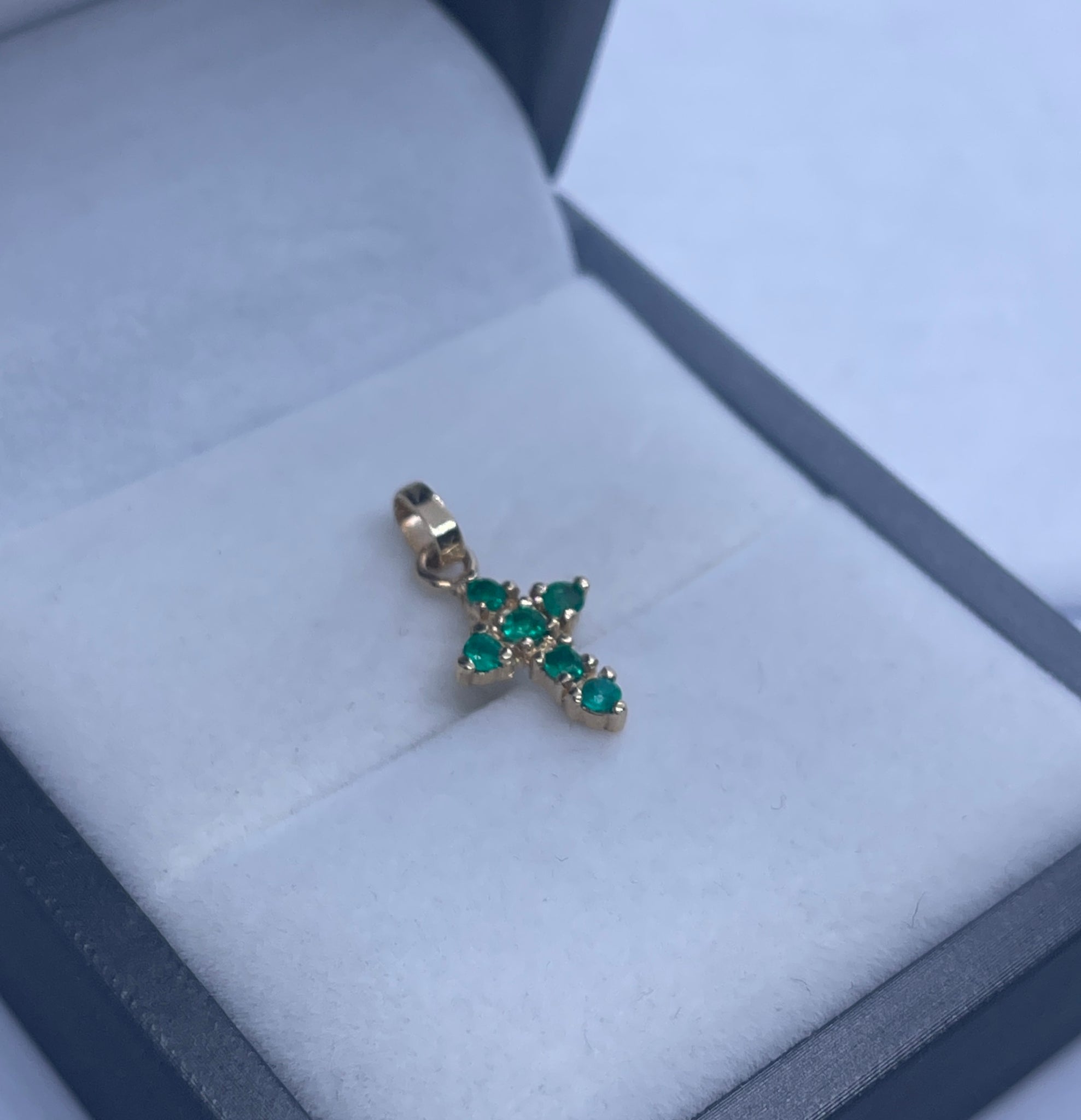 DIJE CRUZ ESMERALDA 18K