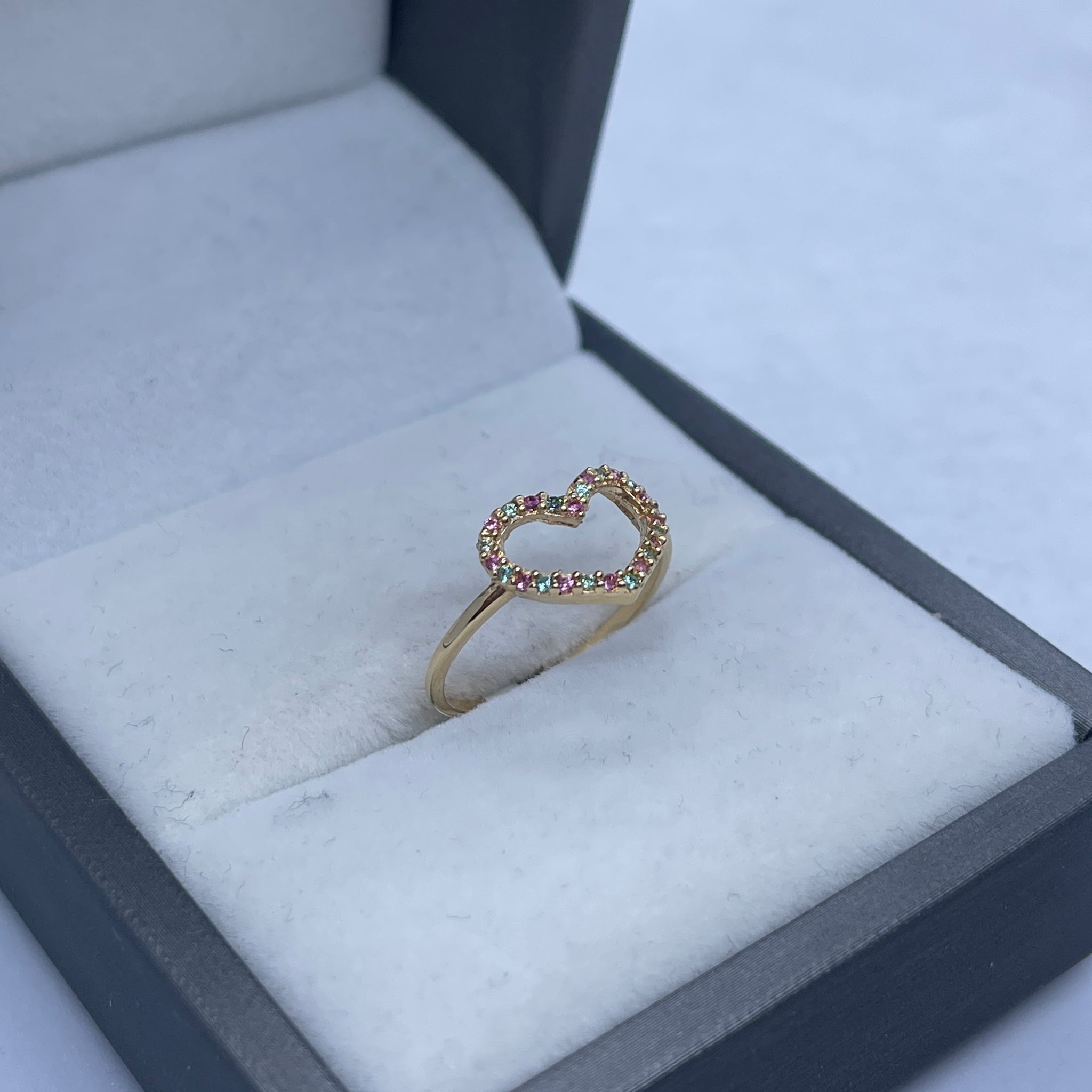 ANILLO CORAZON CIRCONES ROSAS Y AZULES ORO AMARILLO 18K