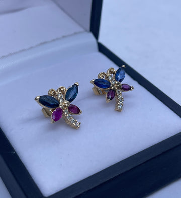 TOPOS MARIPOSA EN DIAMANTES, ZAFIROS, RUBÍES Y ORO AMARILLO 18K