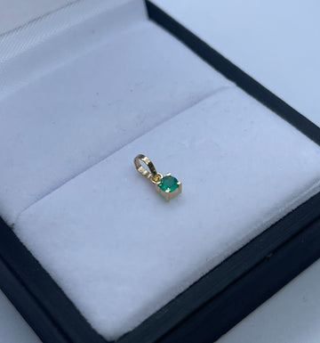 DIJE ESMERALDA REDONDA 0.09 CT 18K